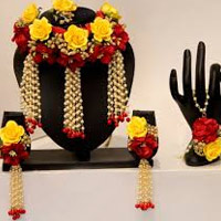 Send Online Flowers to Delhi